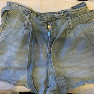 Mom shorts with tie belt